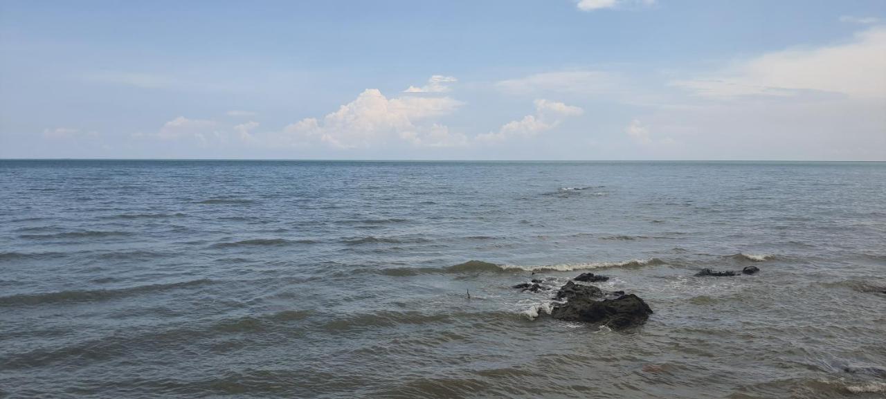 Paradise Seaview Homestay Port Dickson Exterior photo